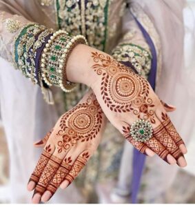 back hand mehndi design