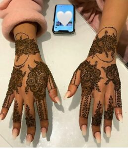 front hand mehndi design